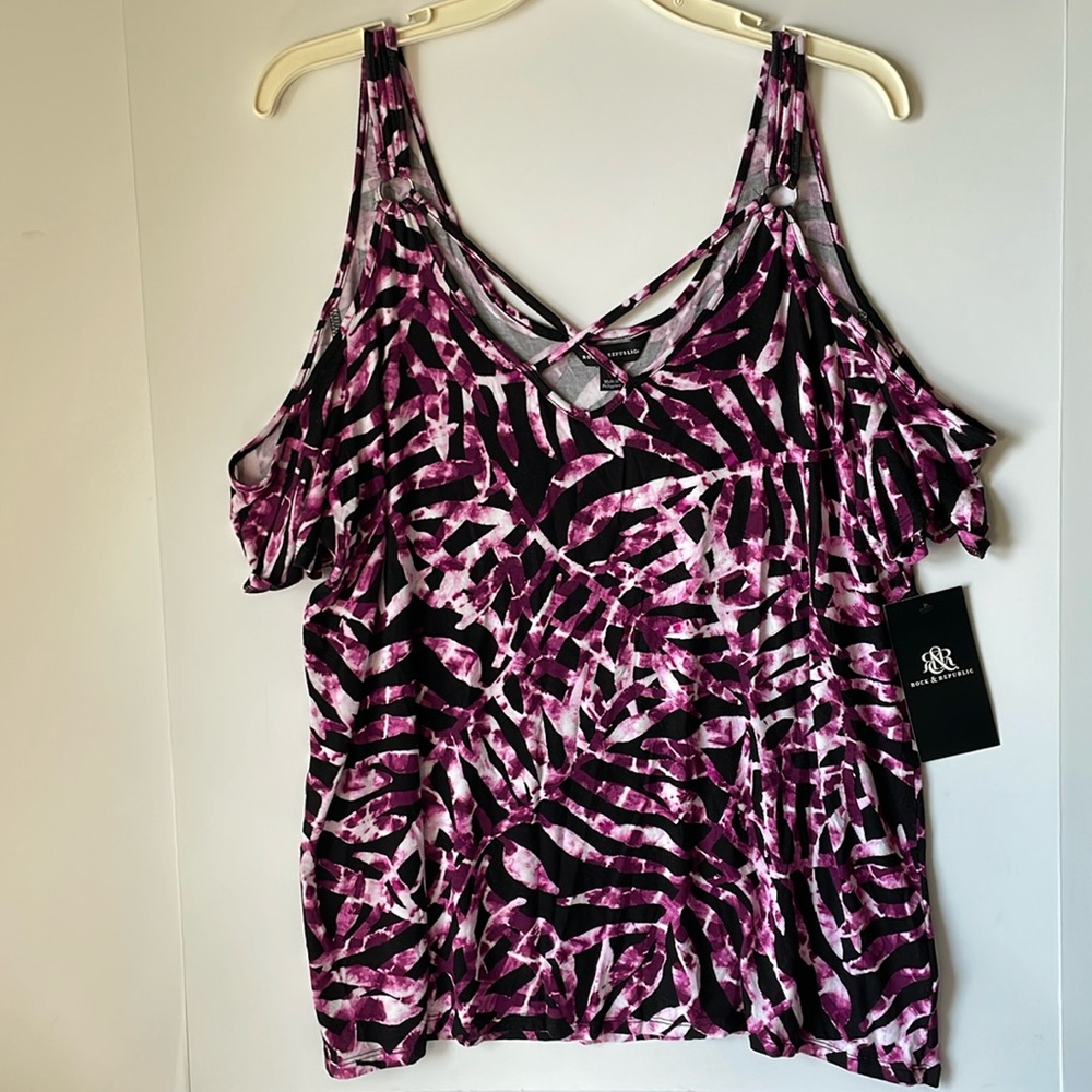 Rock & Republic Women's Large NWT  Cold Shoulder Top Blouse